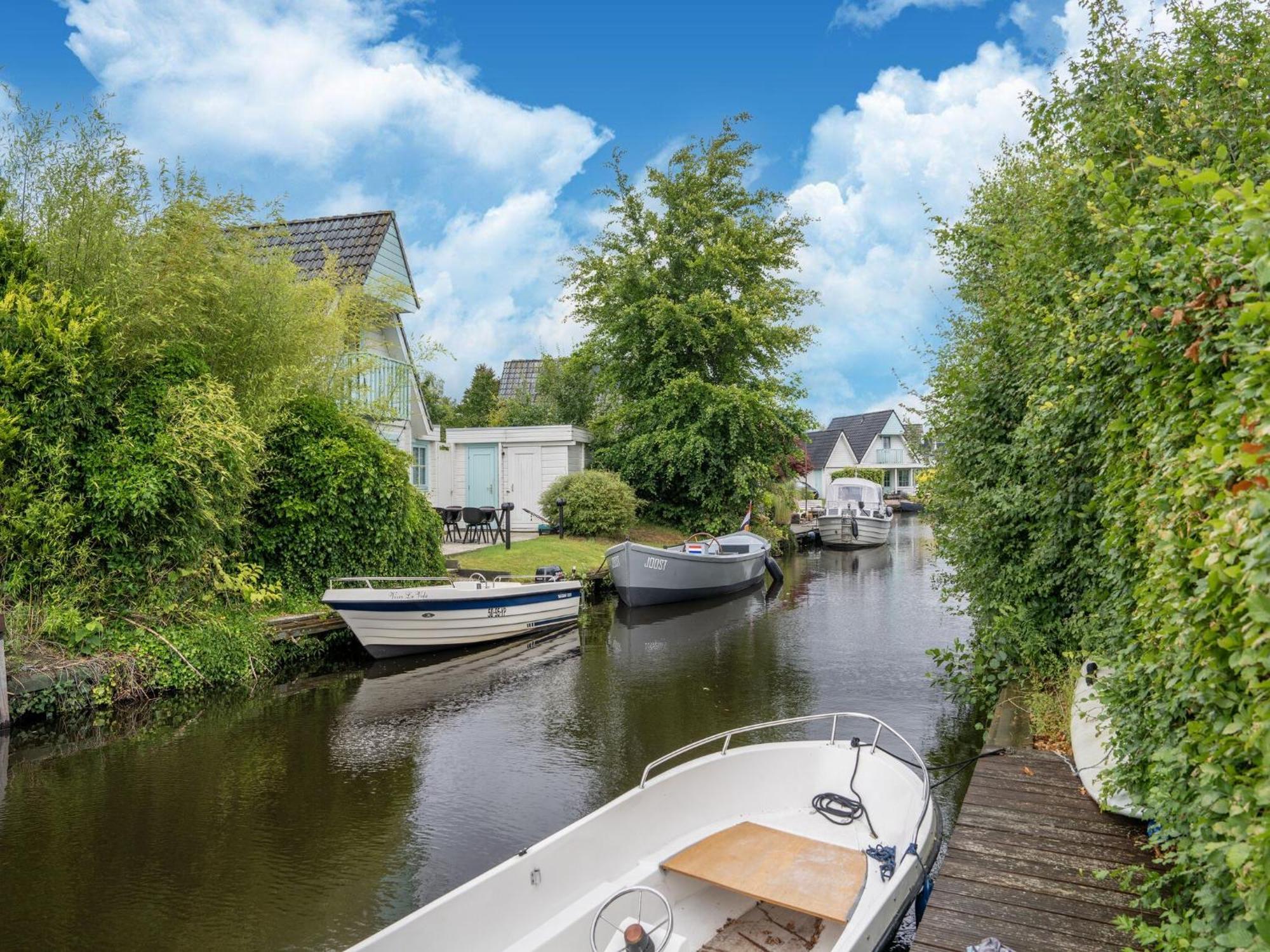 Directly On The Zuidlaardermeer Vakantiehuis